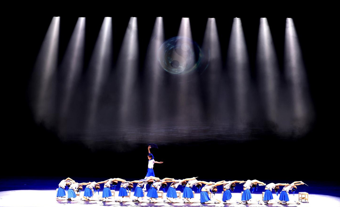 proyecto-440W-LED-luz-de-corte-Shunde-Grand-Theatre-protagonist-debut01