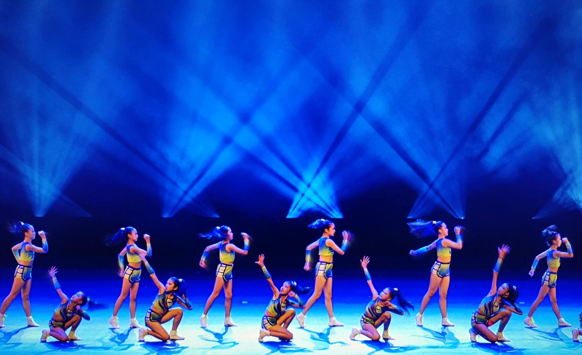 proyecto-440W-LED-luz-de-corte-Shunde-Grand-Theatre-protagonist-debut02