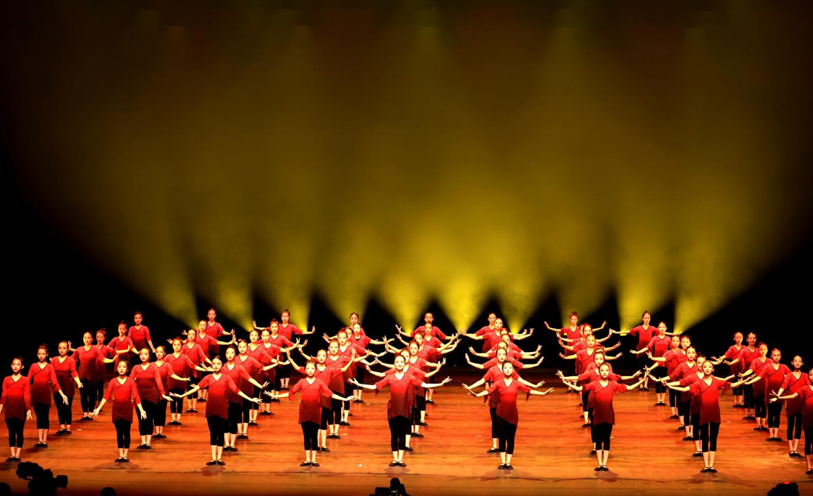 proyecto-440W-LED-luz-de-corte-Shunde-Grand-Theatre-protagonista-debut